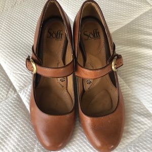 Cute brown Sofft Mary Jane heels size 7.5.